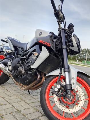 YAMAHA MT-09 